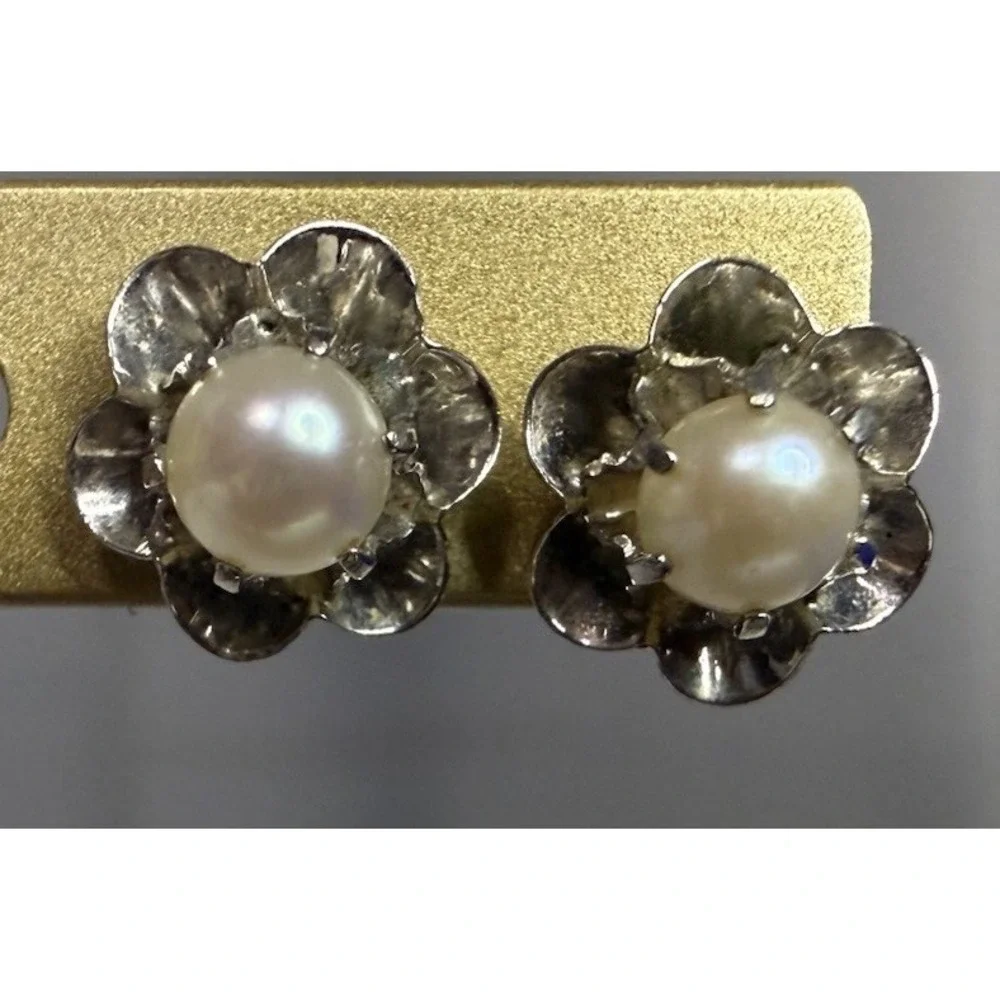 925 Silver Natural Pearl Stud Earrings Unique Flower Design Ruffled
